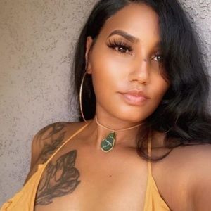 Meet your Posher, Aja